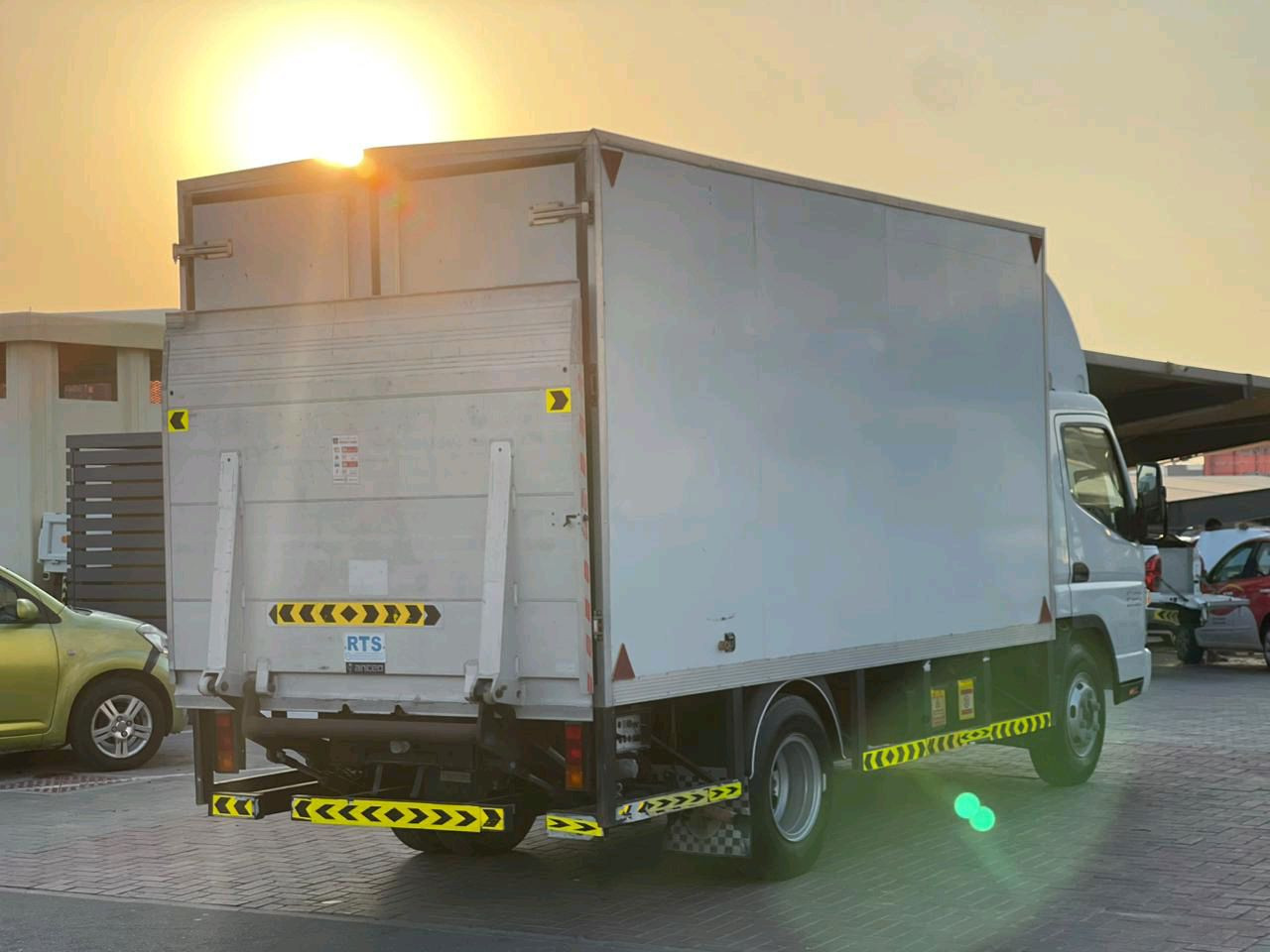 Mitsubishi Canter - Image 6