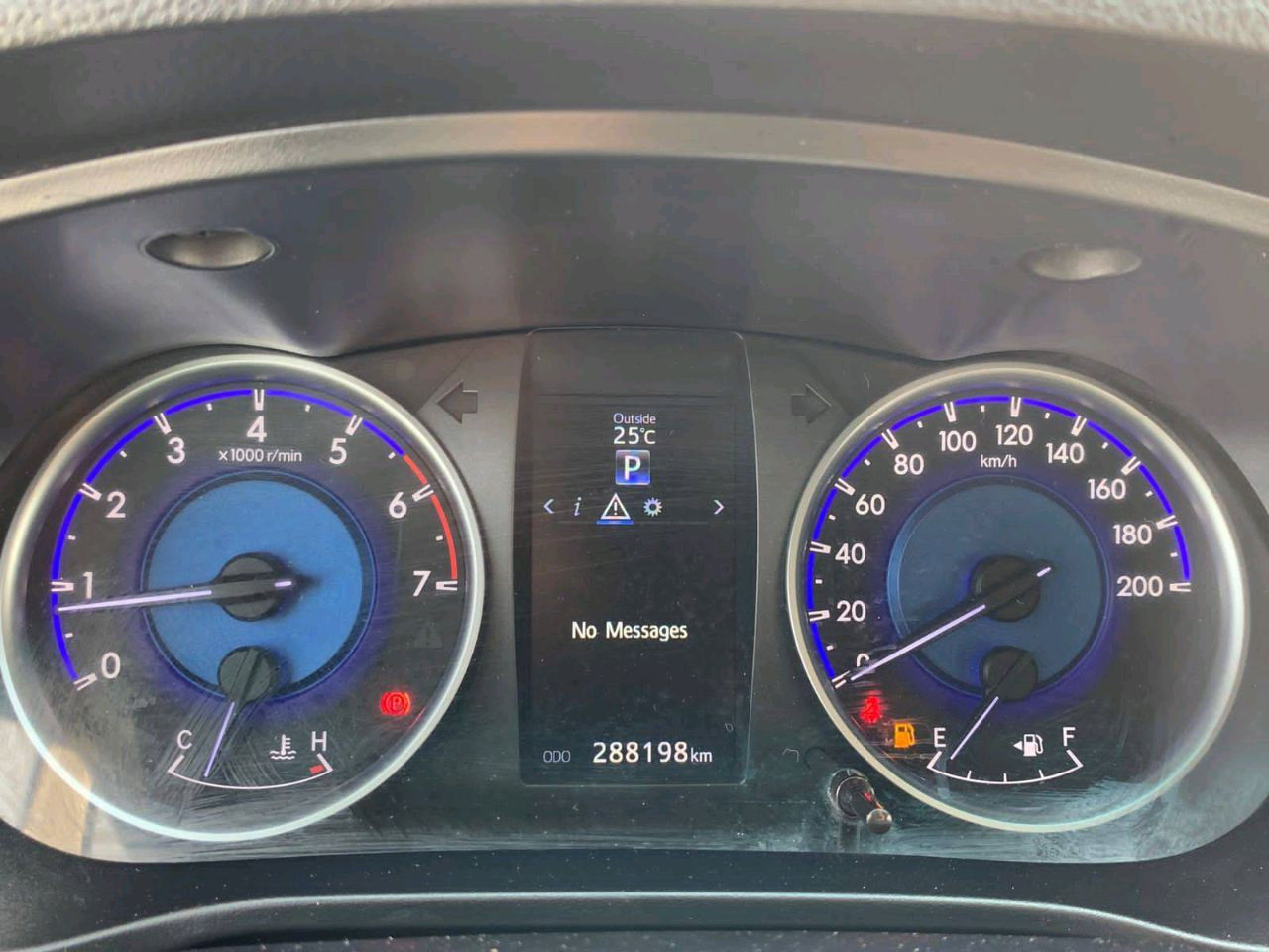 Toyota Hilux - Image 10