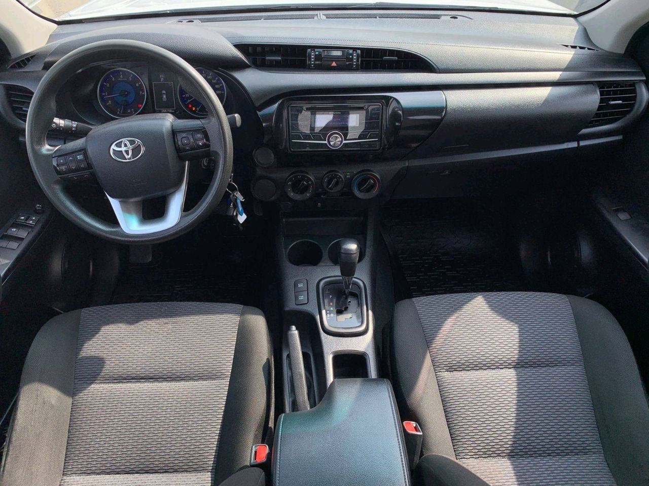 Toyota Hilux - Image 8