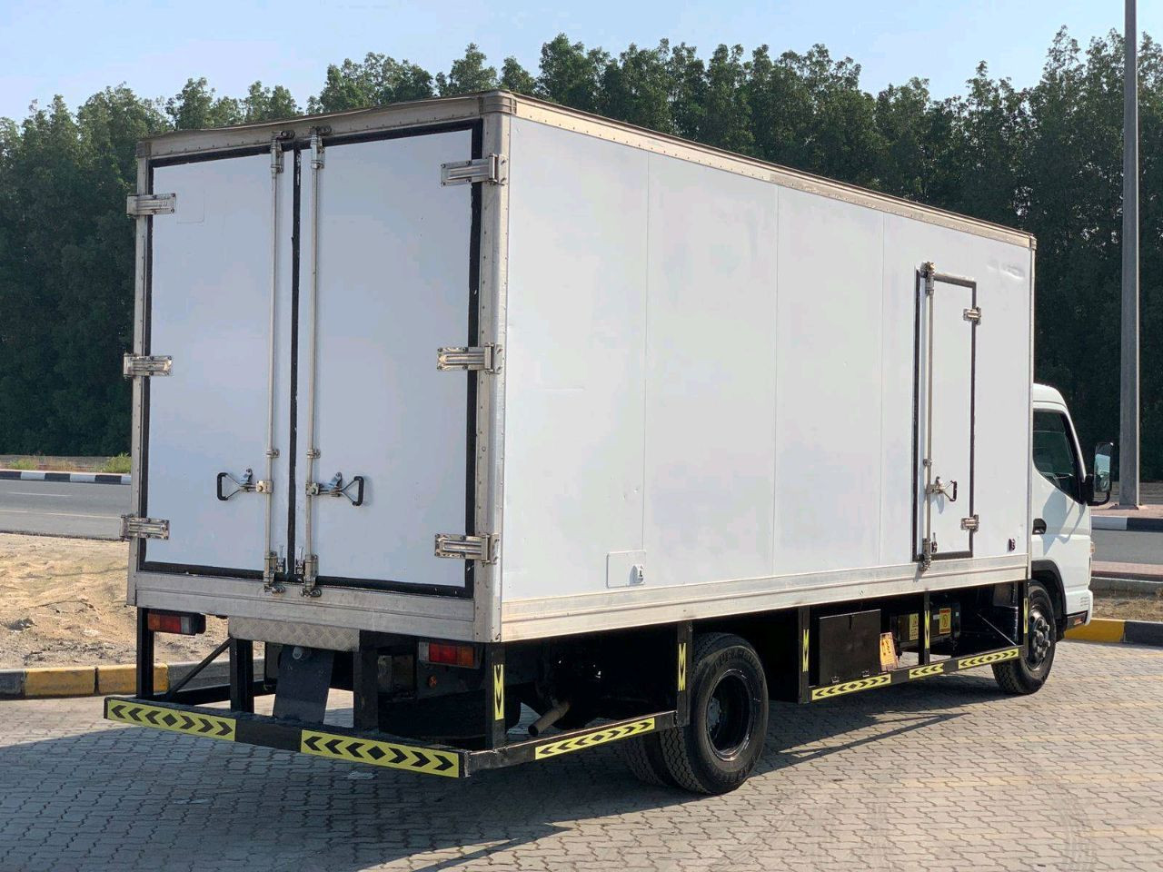 Mitsubishi Canter - Image 6