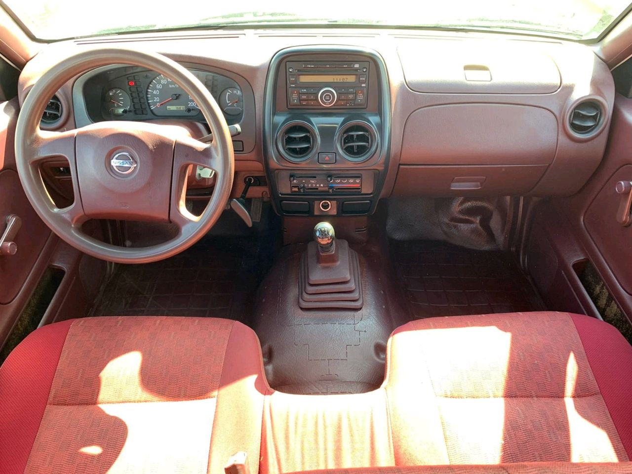 Nissan Double cabin 2400 - Image 4