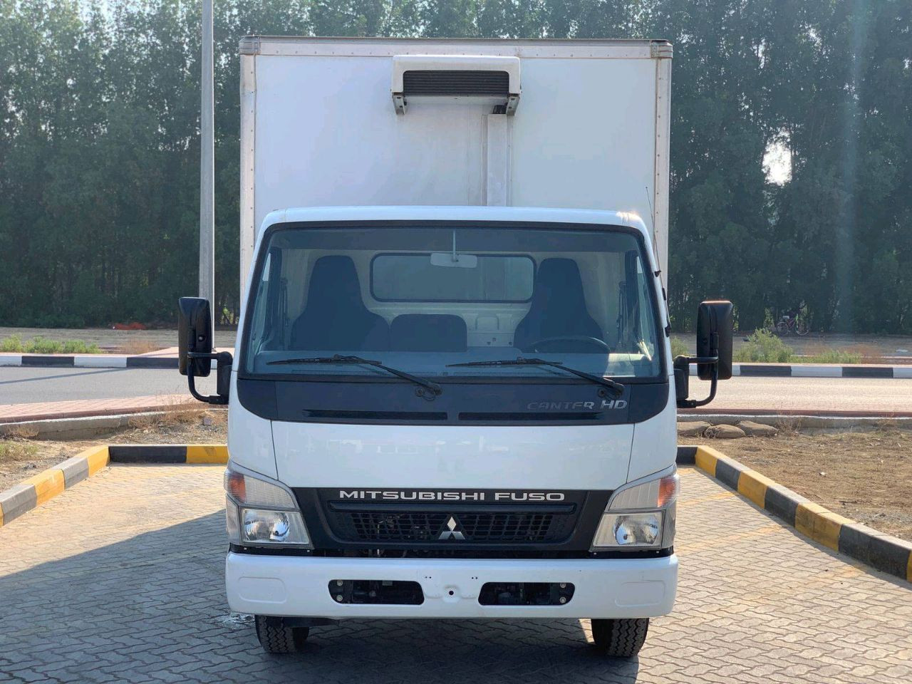 Mitsubishi Canter - Image 2
