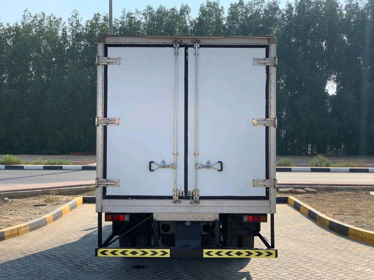 Mitsubishi Canter - Image 5