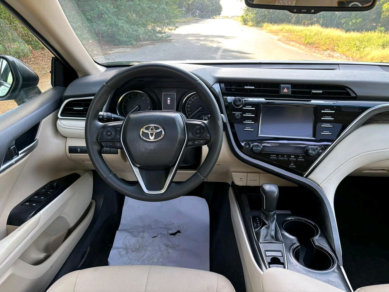 Toyota Camry - Image 14