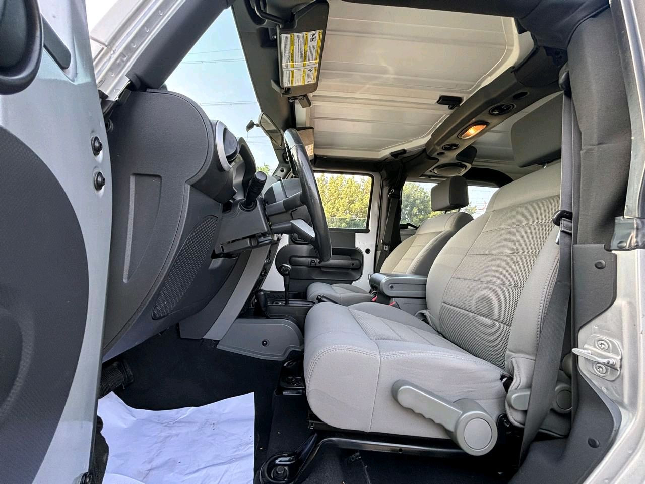 Jeep Wrangler - Image 12