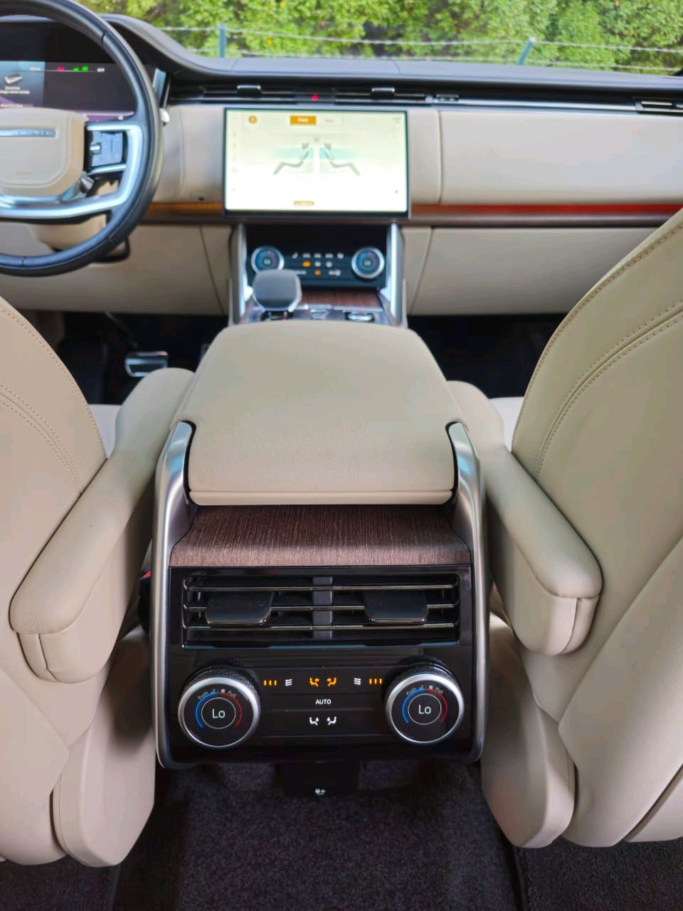 Land Rover LR4 - Image 9