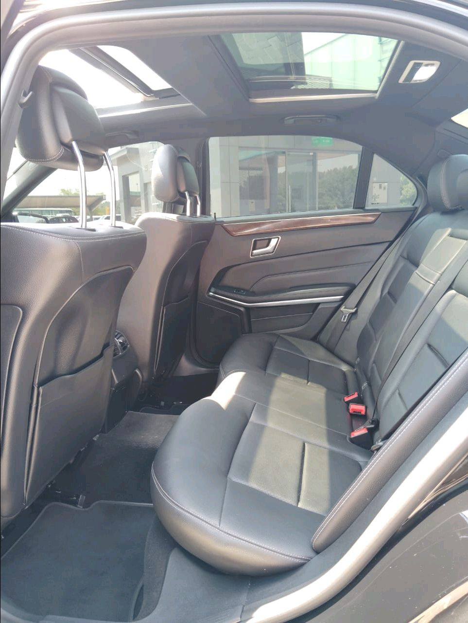 Mercedes Benz E-Class - Image 12