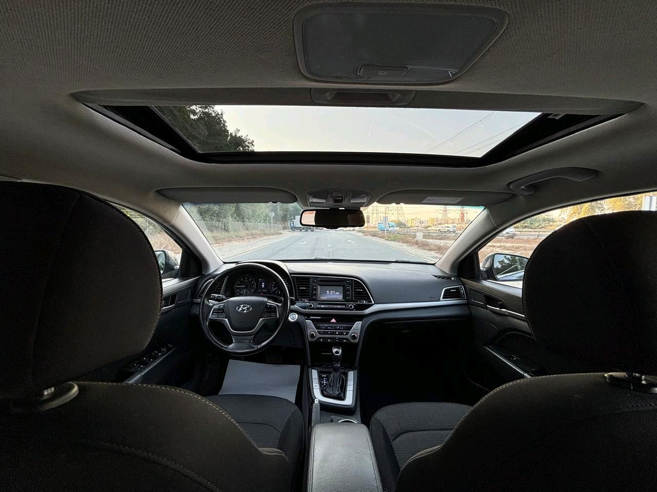 Hyundai Elantra - Image 12