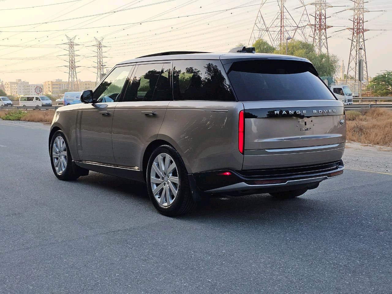Land Rover LR4 - Image 18
