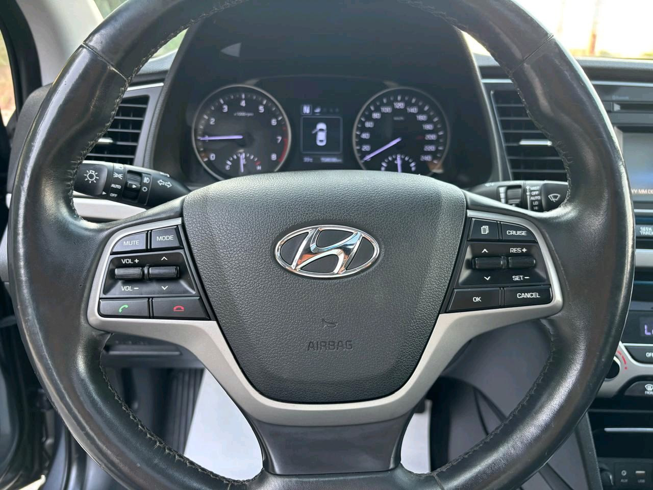 Hyundai Elantra - Image 17