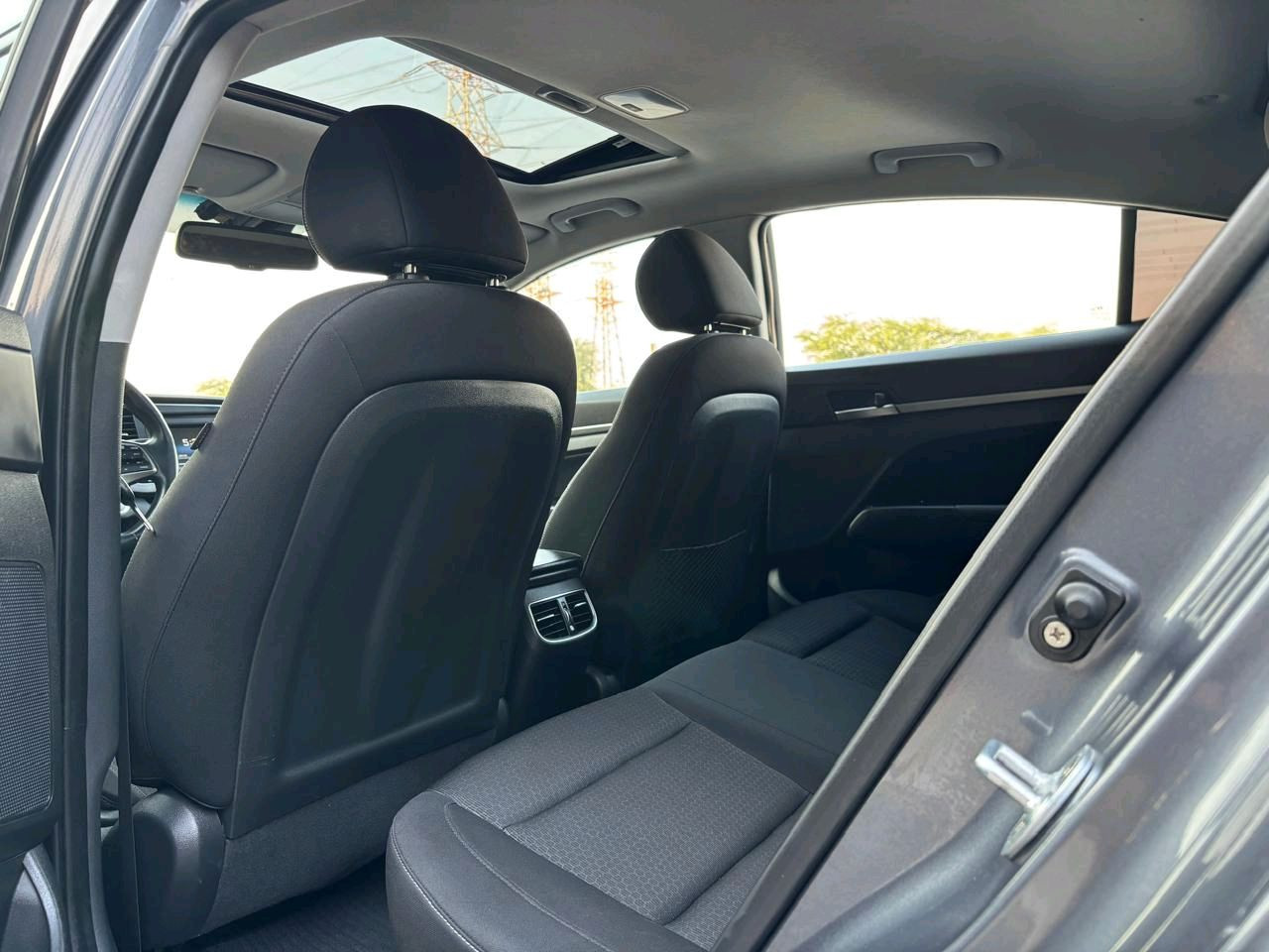 Hyundai Elantra - Image 10