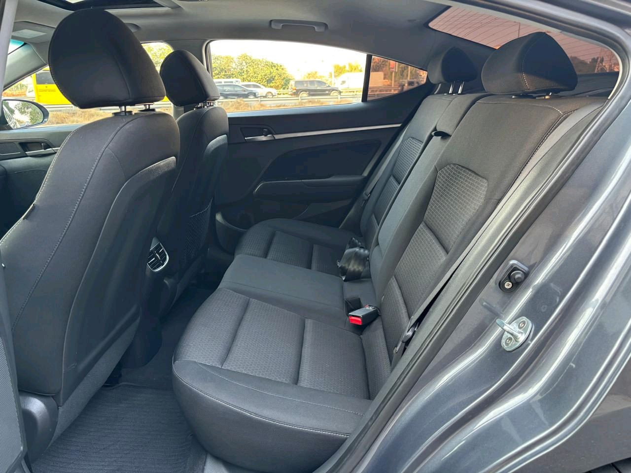 Hyundai Elantra - Image 9