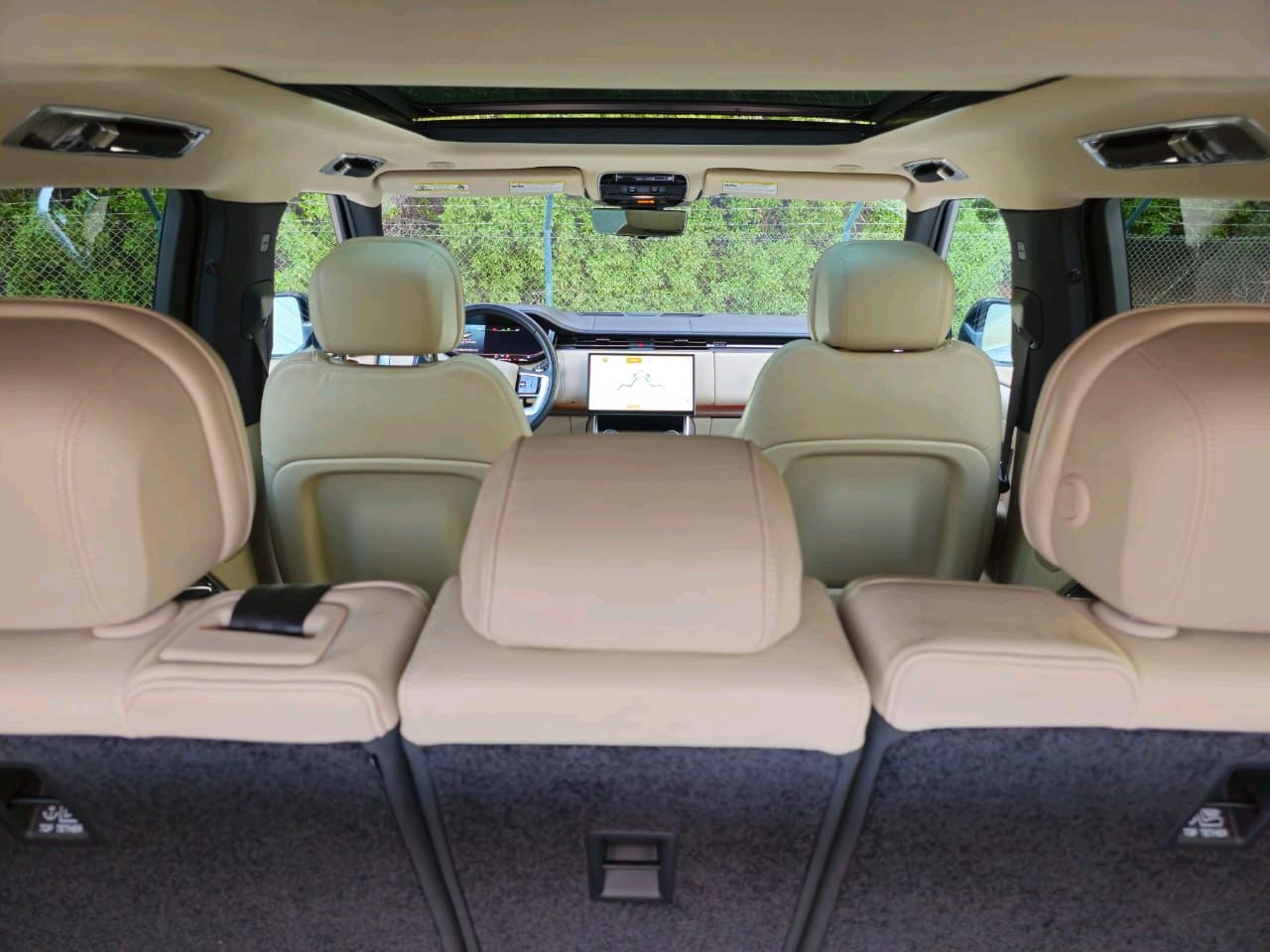 Land Rover LR4 - Image 15
