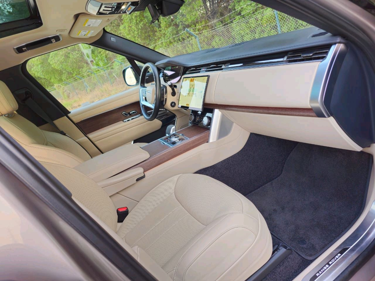 Land Rover LR4 - Image 7