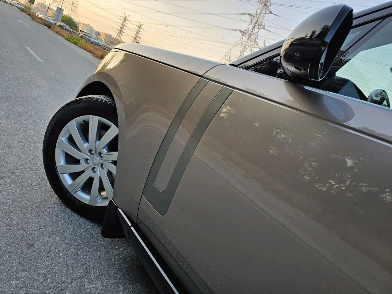 Land Rover LR4 - Image 8