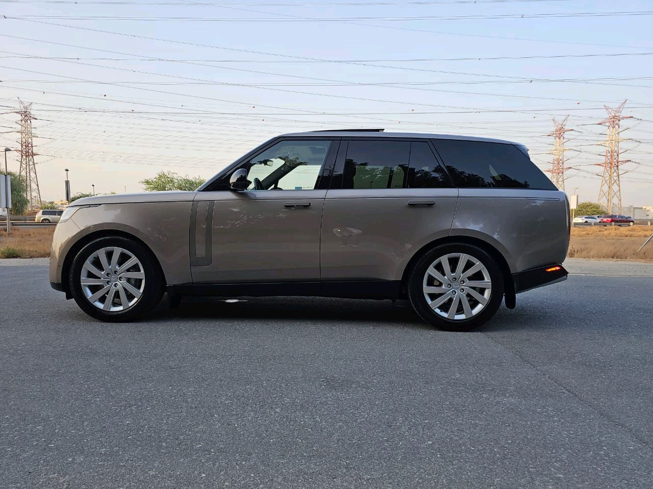 Land Rover LR4 - Image 19