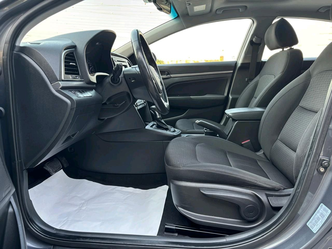 Hyundai Elantra - Image 13