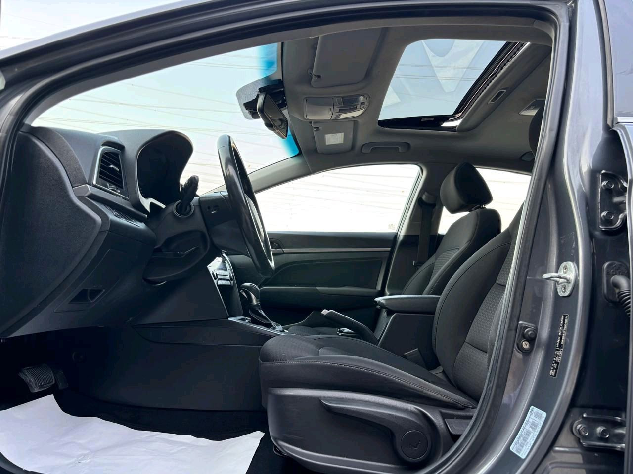 Hyundai Elantra - Image 15