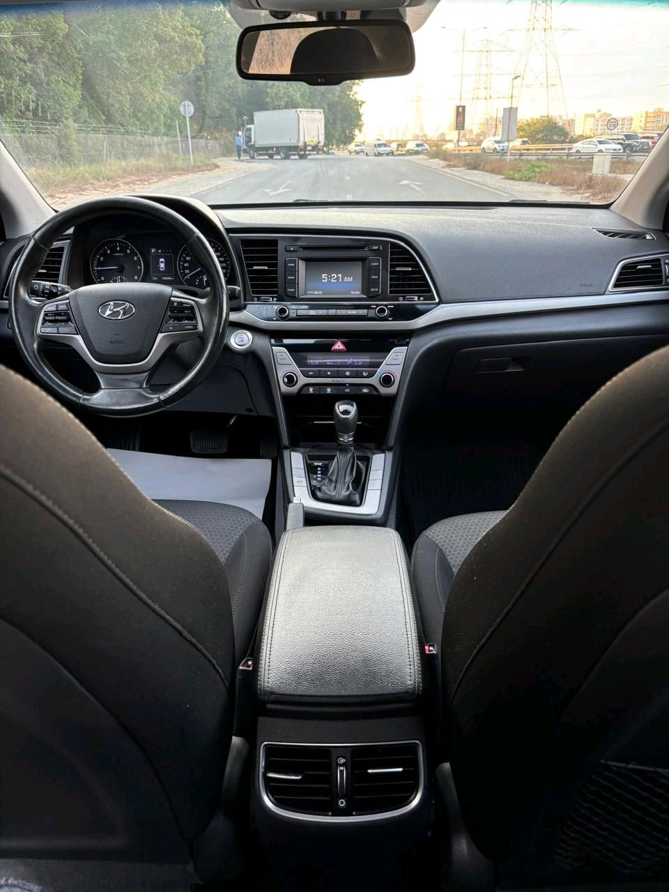 Hyundai Elantra - Image 11