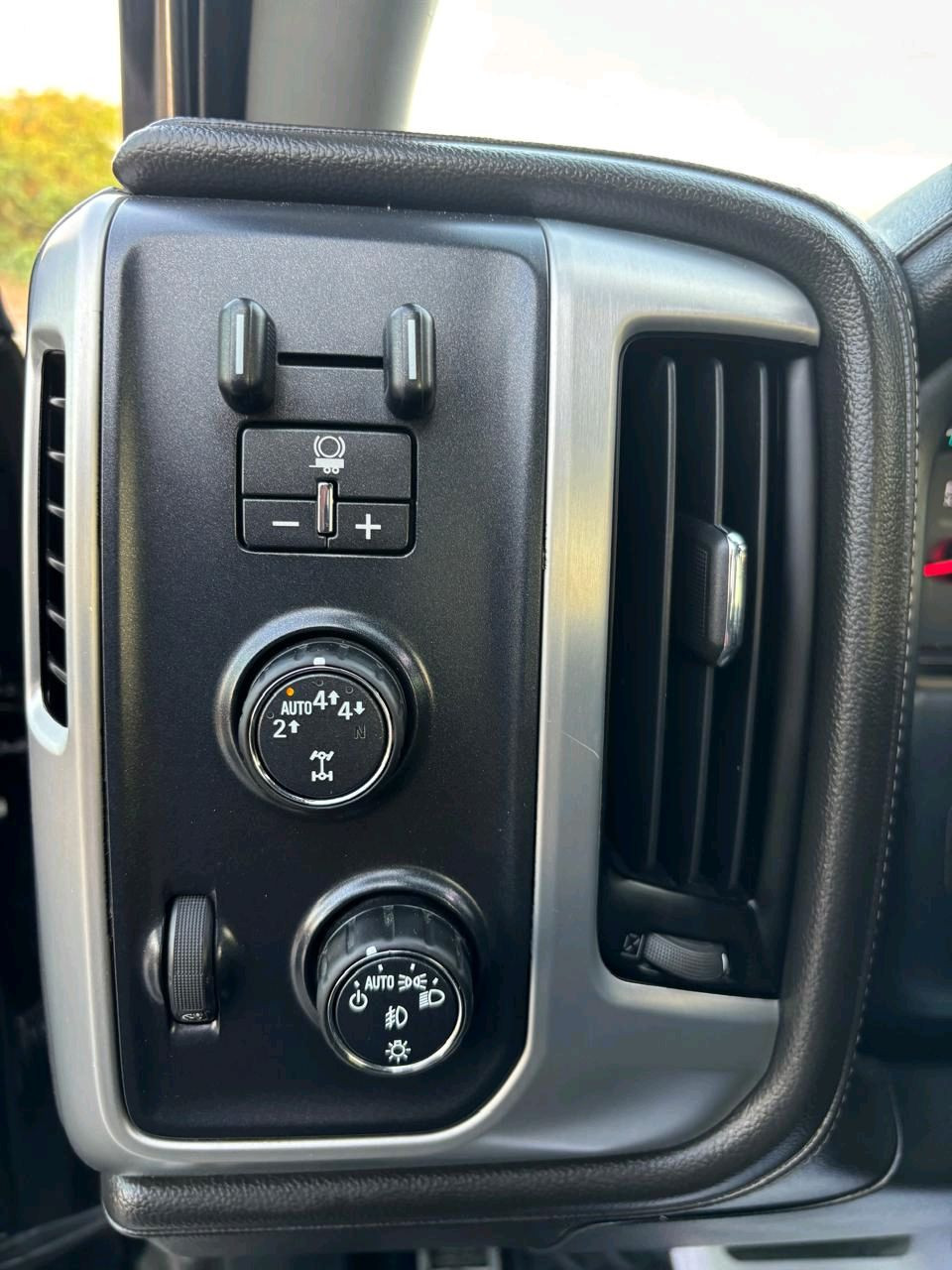 GMC Sierra - Image 11