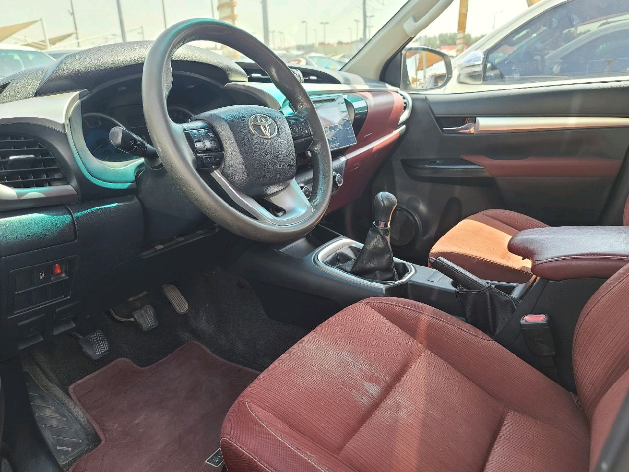Toyota Hilux - Image 11