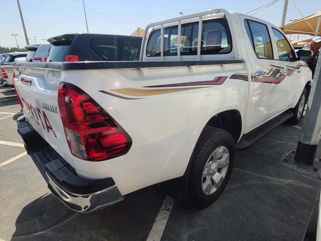 Toyota Hilux - Image 9