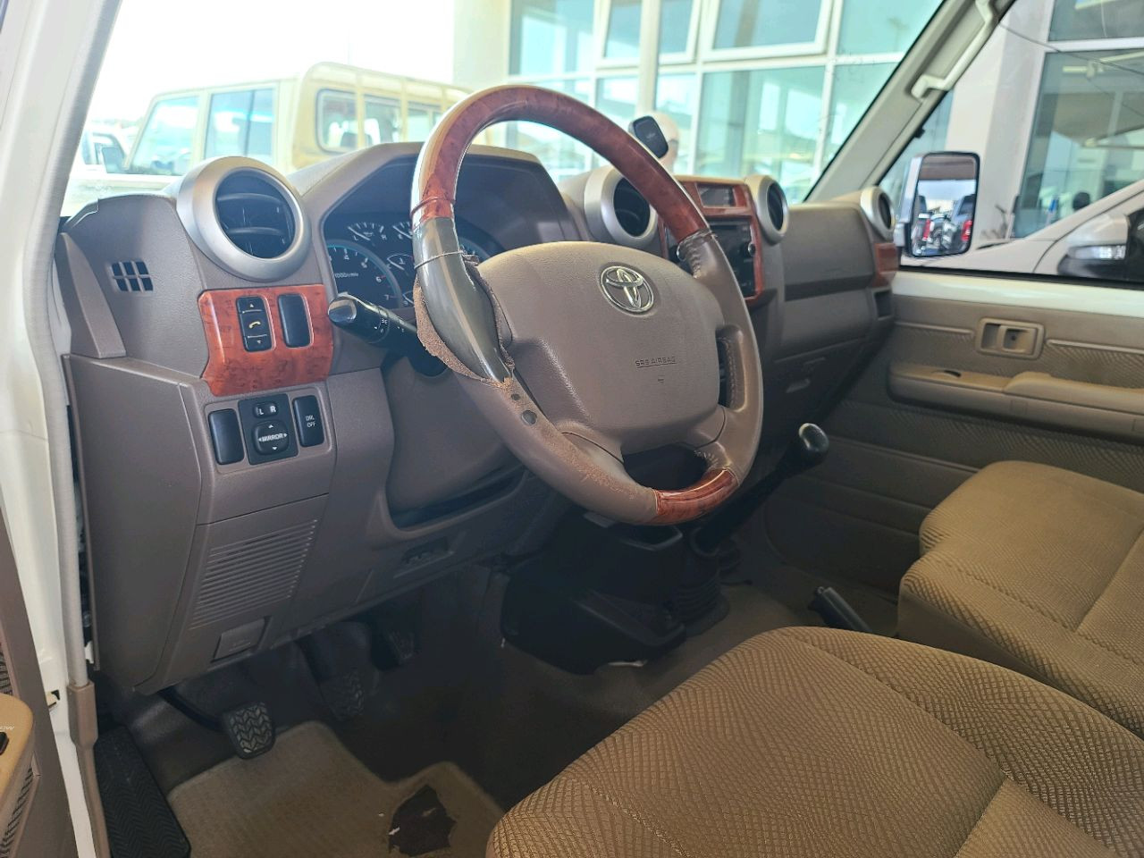Toyota Land Cruiser - Image 5