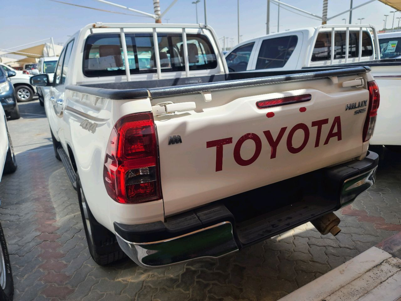 Toyota Hilux - Image 6