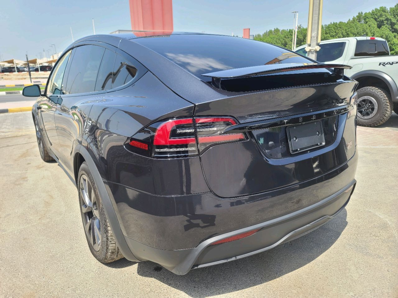 Tesla Model X - Image 9