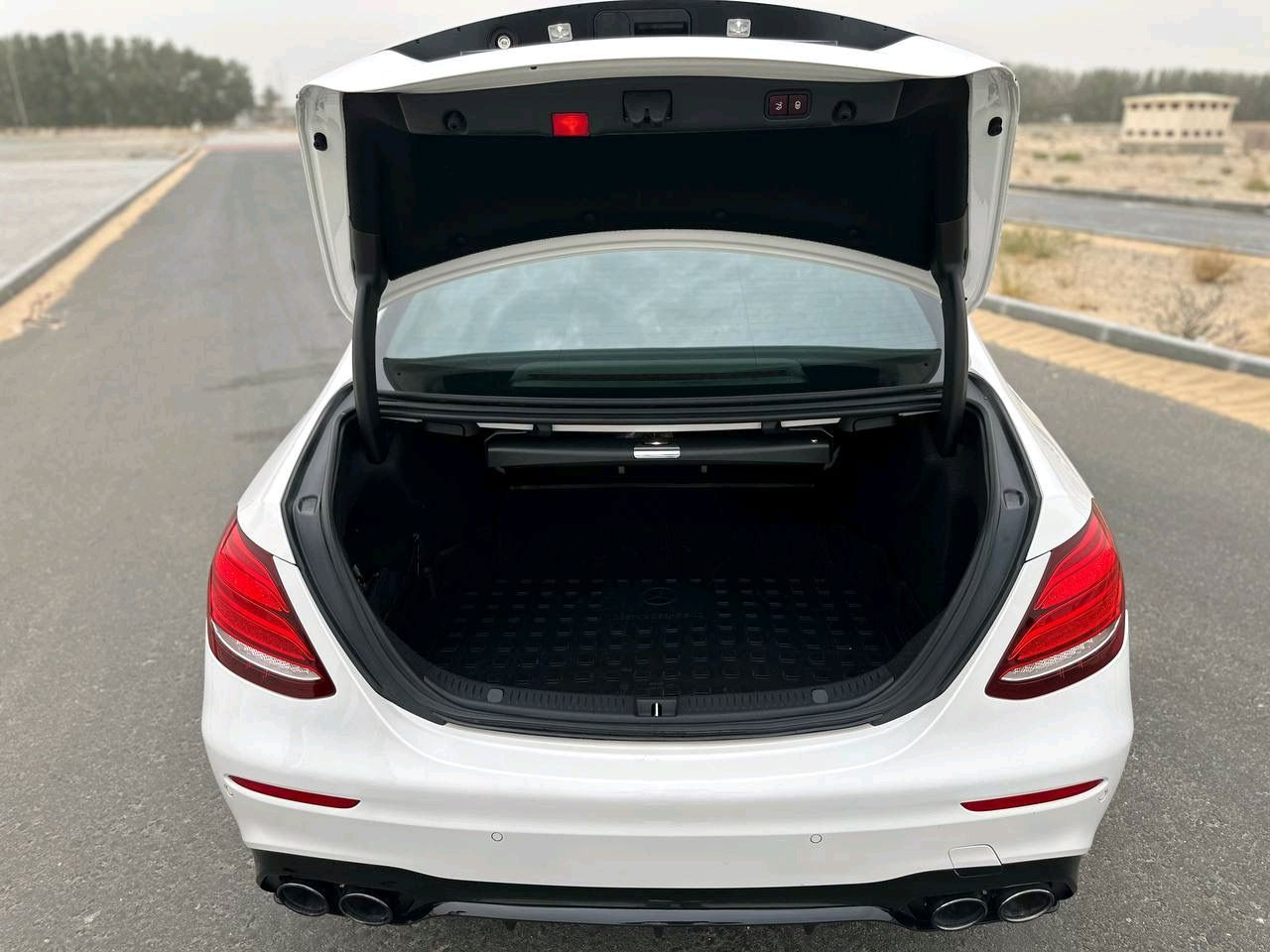 Mercedes Benz E-Class - Image 8