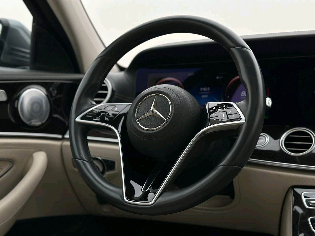 Mercedes Benz E-Class - Image 6