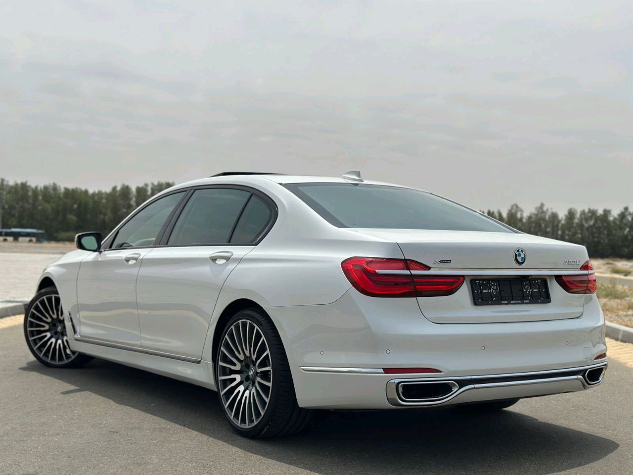 BMW 7-Series - Image 5