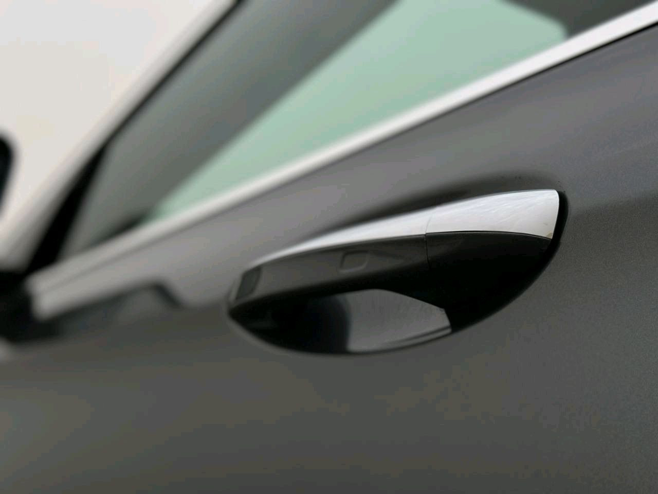 Mercedes Benz E-Class - Image 12
