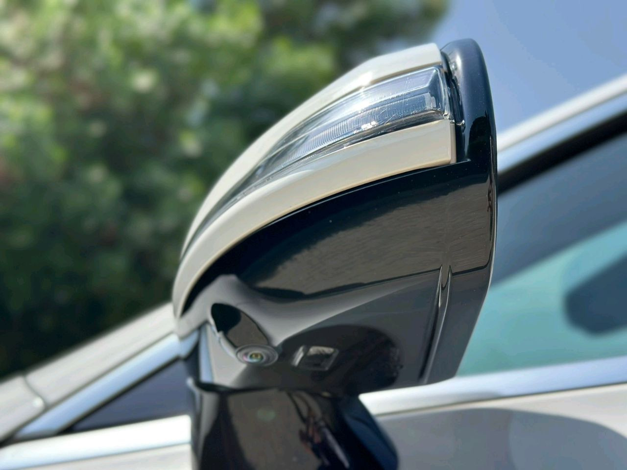 Mercedes Benz E-Class - Image 11