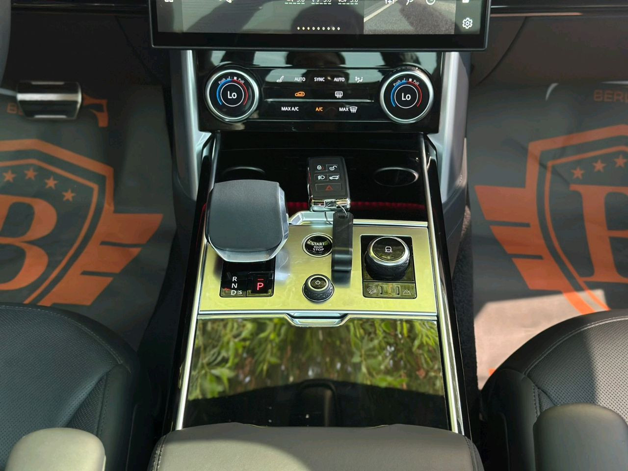 Range Rover Vogue - Image 9