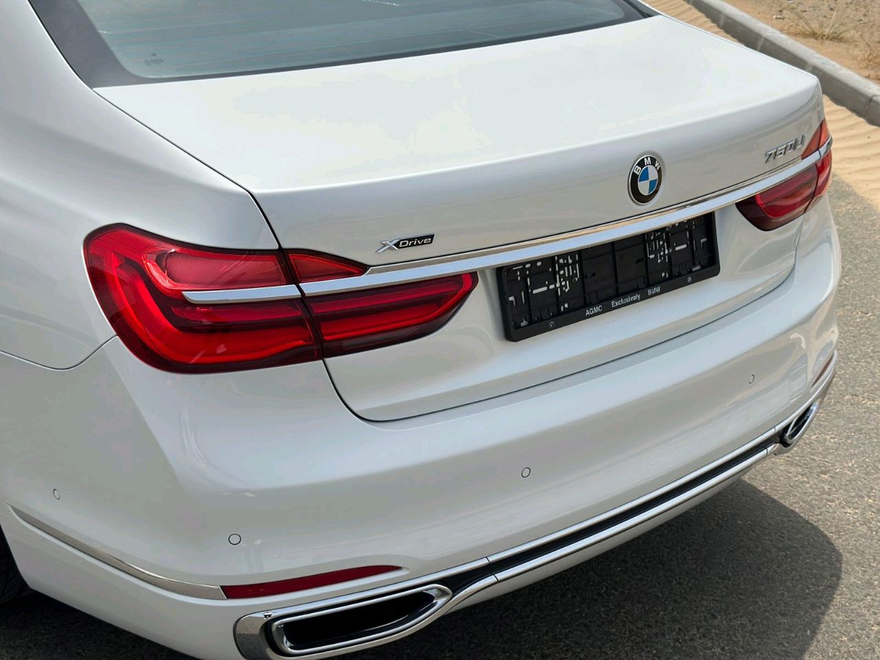 BMW 7-Series - Image 6