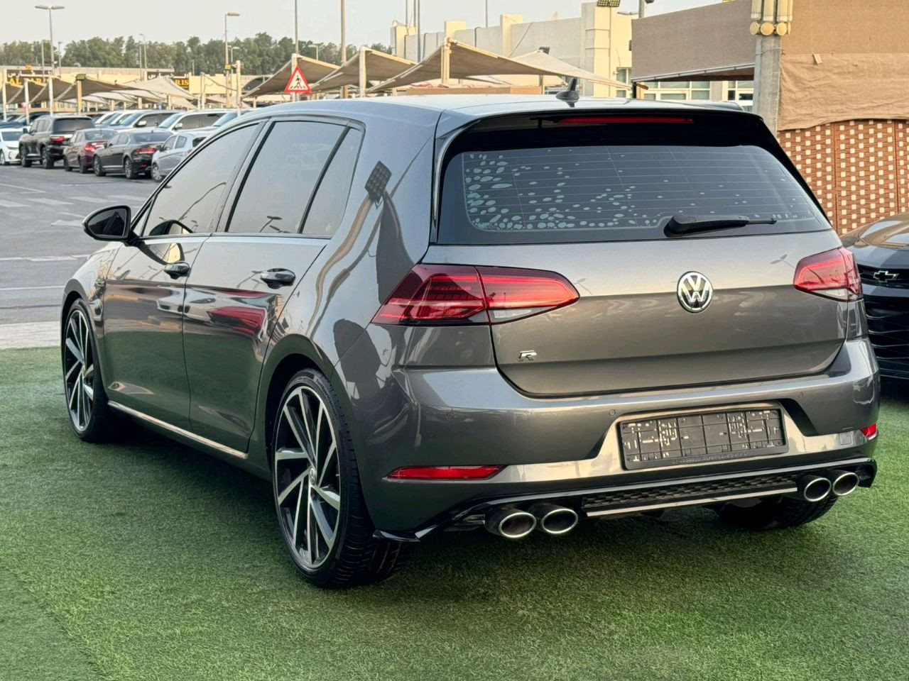 Volkswagen Golf R - Image 9