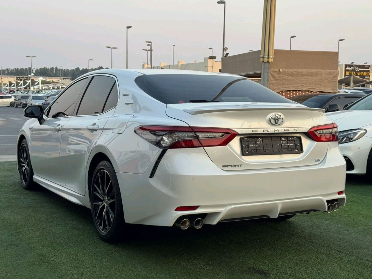 Toyota Camry - Image 12