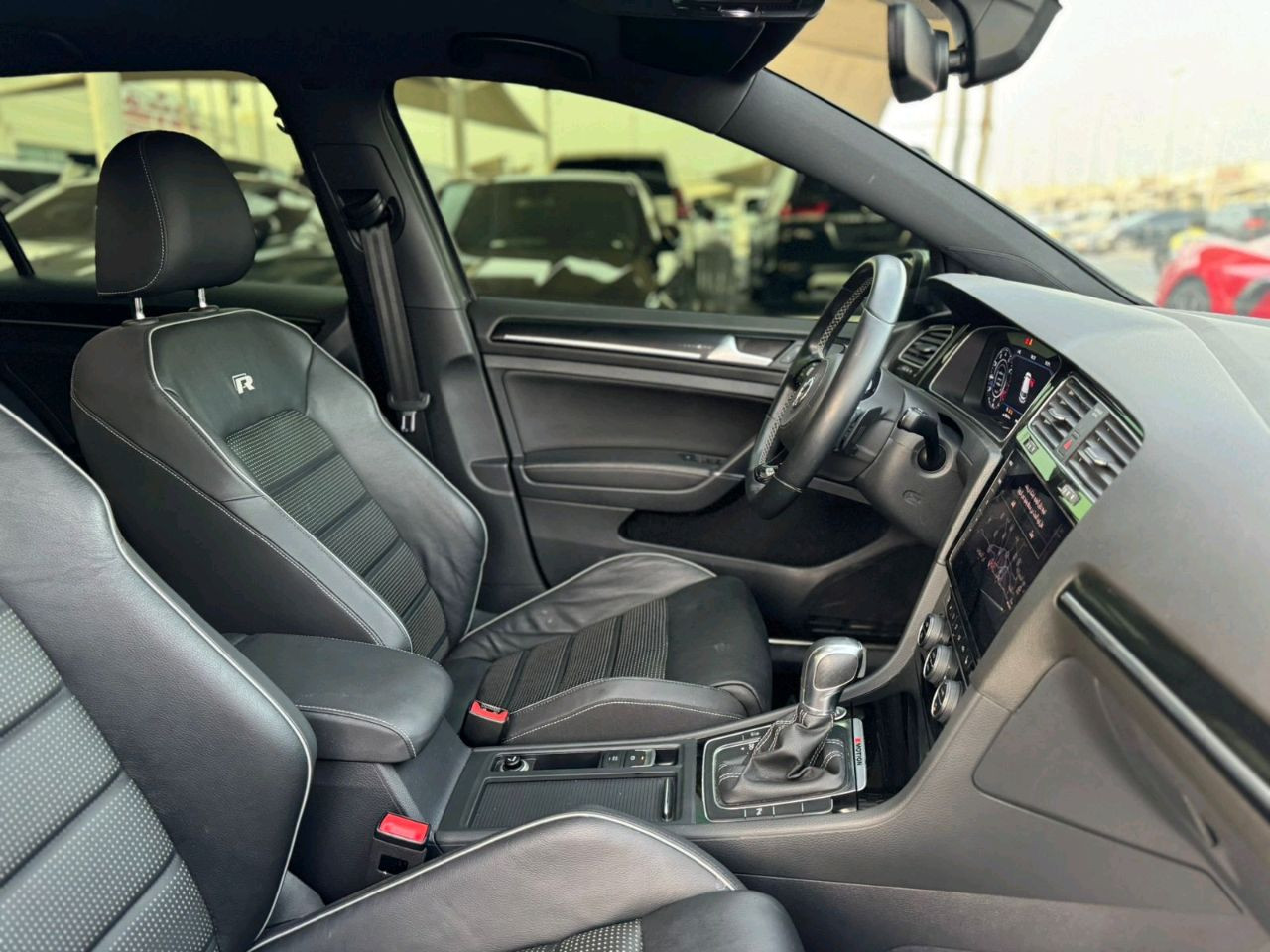 Volkswagen Golf R - Image 8