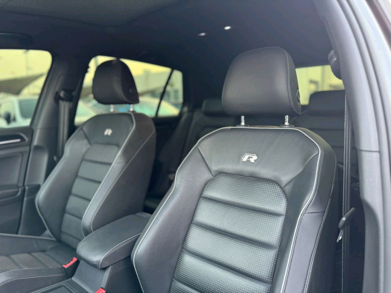 Volkswagen Golf R - Image 4