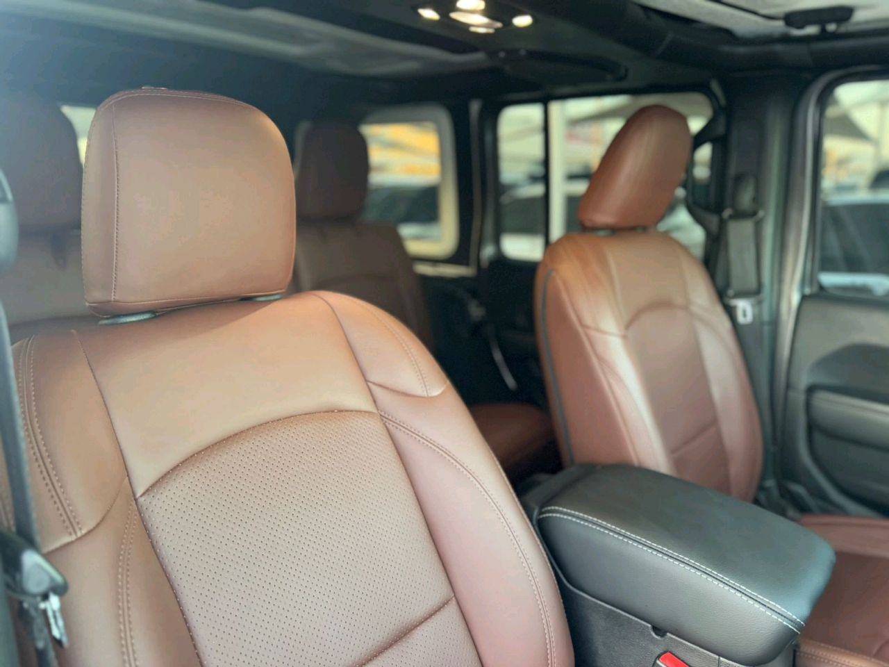 Jeep Wrangler - Image 10