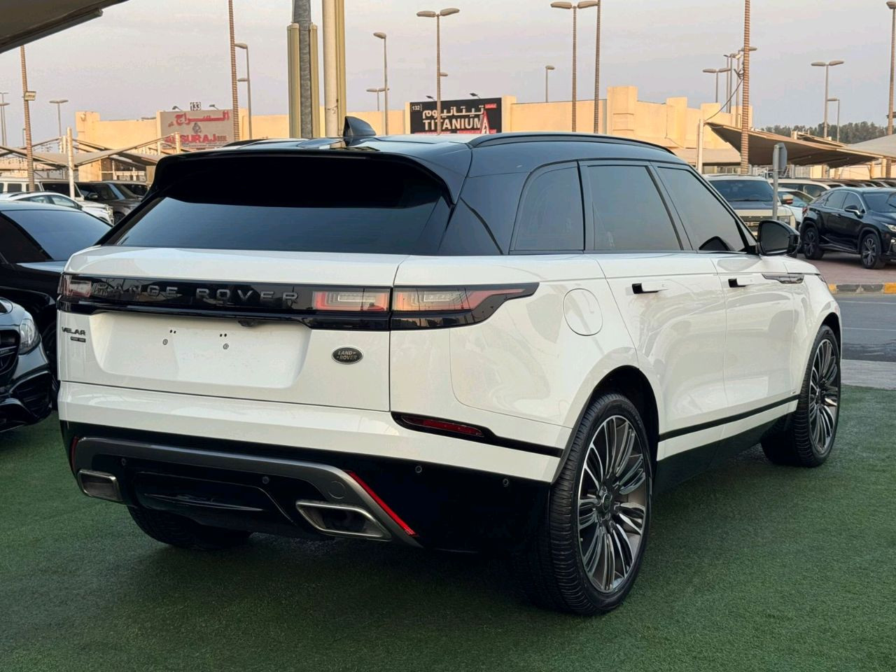 Range Rover VELAR - Image 11