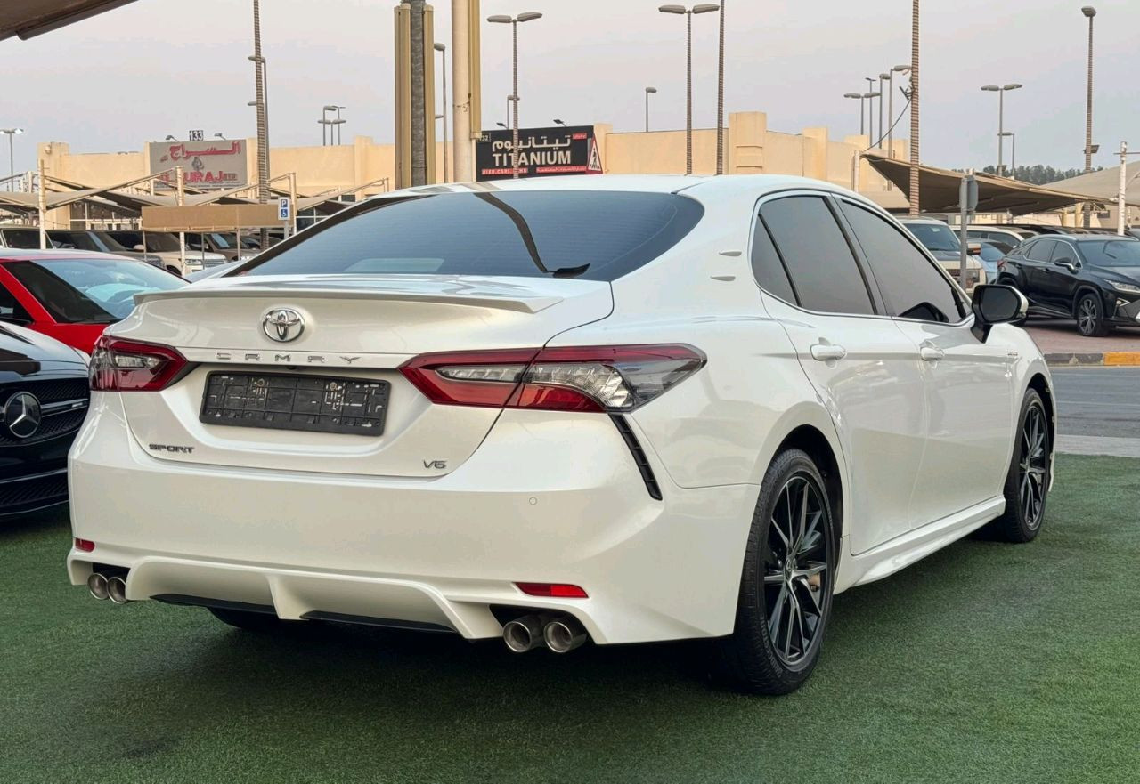 Toyota Camry - Image 4