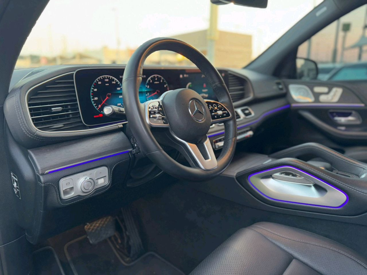 Mercedes Benz GLE SUV - Image 13