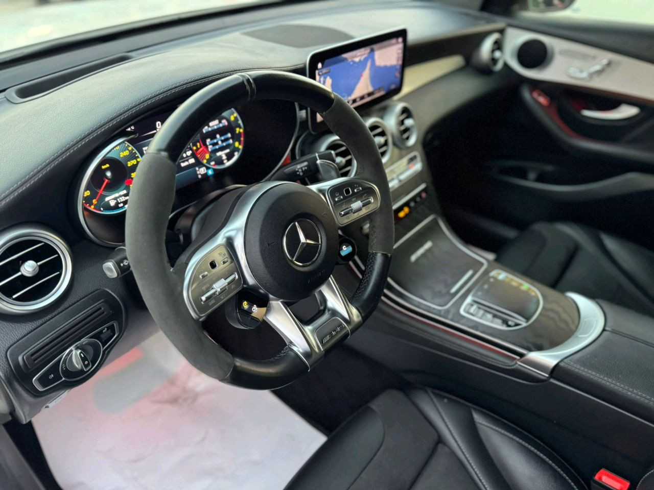 Mercedes Benz GLC - Image 13