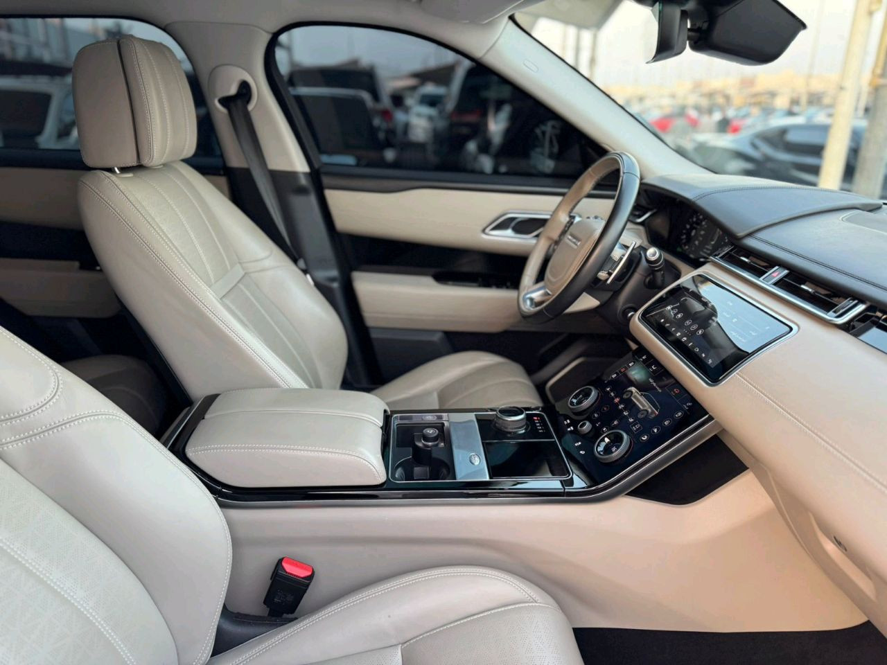 Range Rover VELAR - Image 10