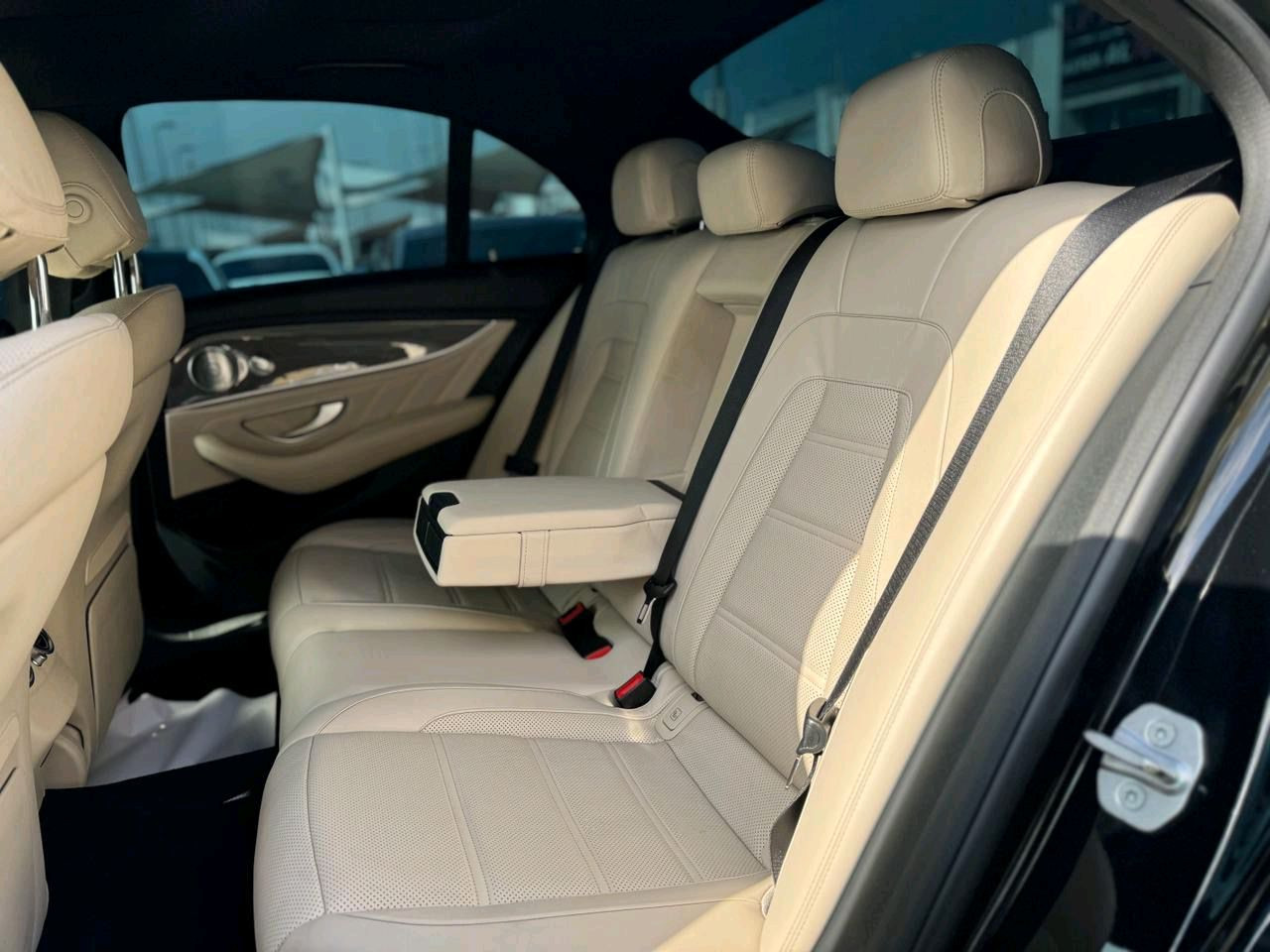 Mercedes Benz E-Class - Image 7