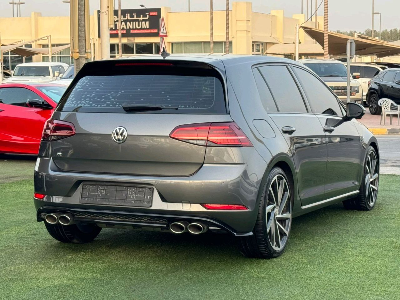 Volkswagen Golf R - Image 12