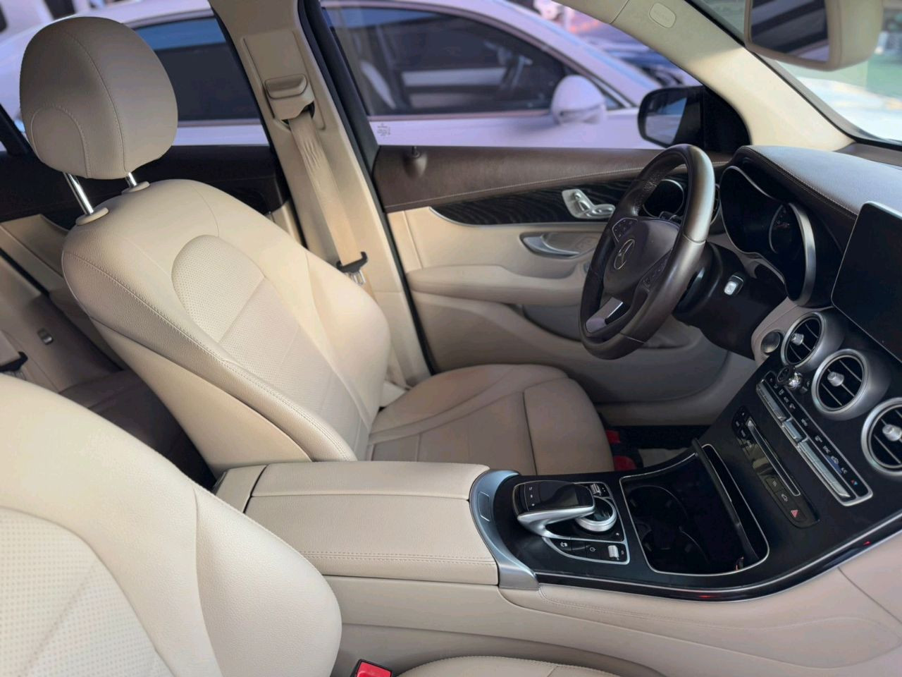 Mercedes Benz GLC - Image 13