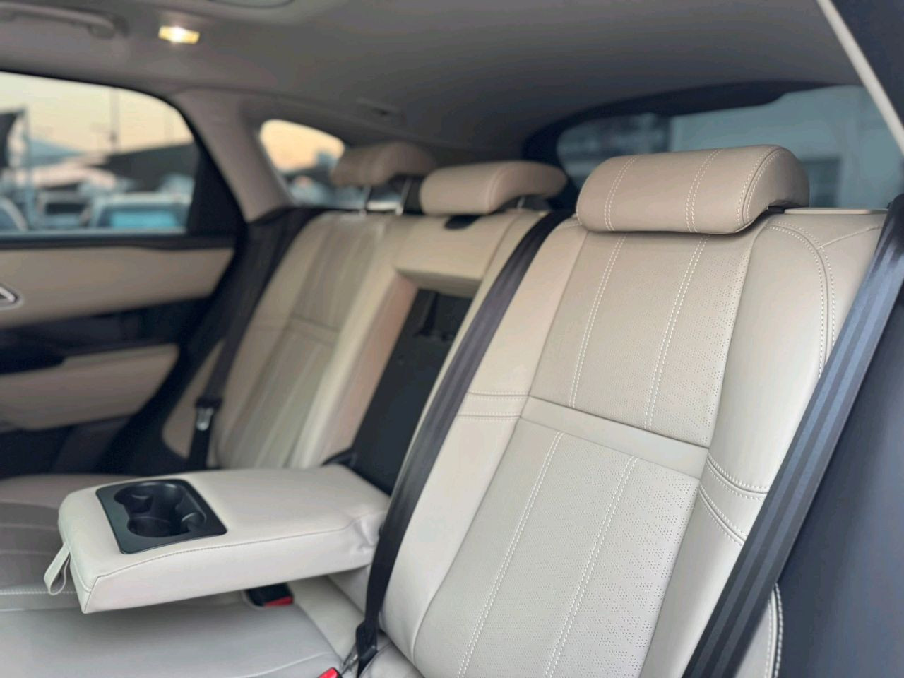 Range Rover VELAR - Image 12